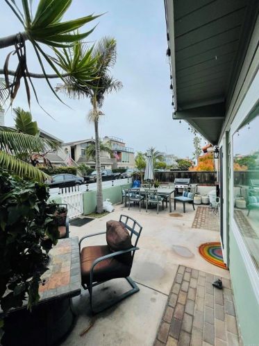 814 Capistrano Pl, San Diego CA 92109-8106 exterior