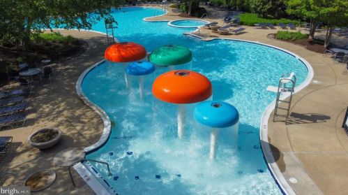 43331 Riverpoint Dr, Leesburg VA 20176-1296 exterior