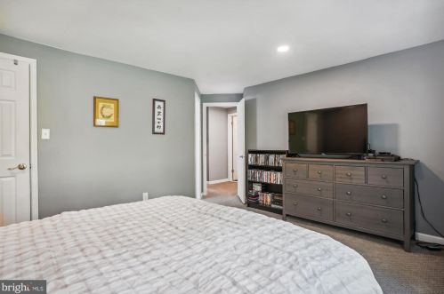 1502 Deer Point Way, Herndon VA  20194-1584 exterior