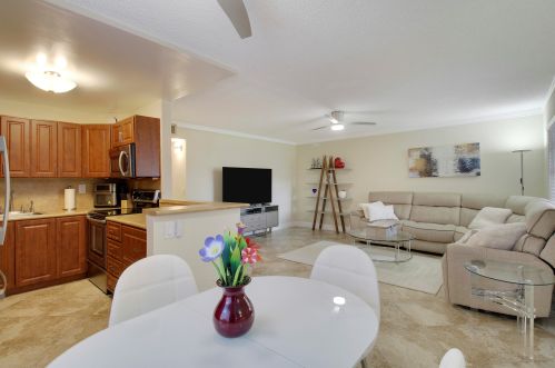 255 Burgundy F, Delray Beach FL  33484-4951 exterior