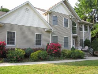 476 Haverstraw Rd, Airmont, NY 10901-3112