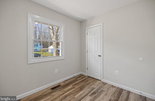 13125 Haddock Rd, Woodbridge VA  22193-5247 exterior