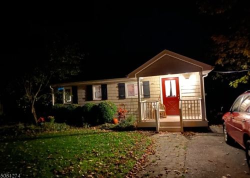 31 Pinecliff Lake Dr, West Milford NJ  07480-1324 exterior