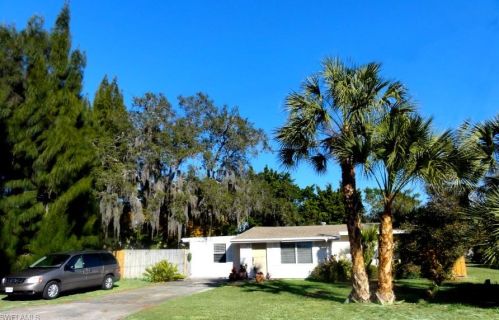 10881 Citrus Dr, Bonita Springs FL  34135-9035 exterior