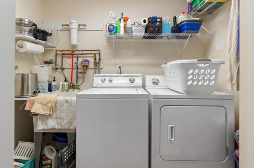 105 Woodstone Ln, New Kensington PA  15068-4600 exterior