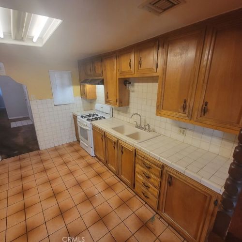 932 Bon View Ave, Ontario, CA 91761-3401