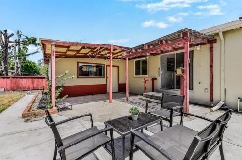 17319 Via Susana, San Lorenzo CA  94580-2650 exterior