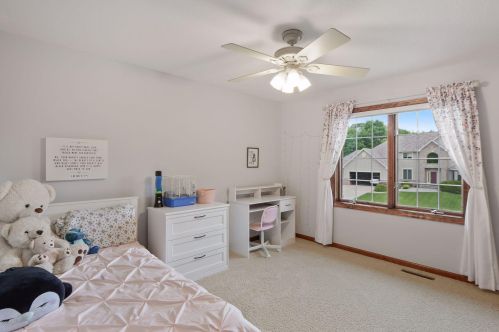 1888 White Oak Dr, Chaska MN  55318-2878 exterior