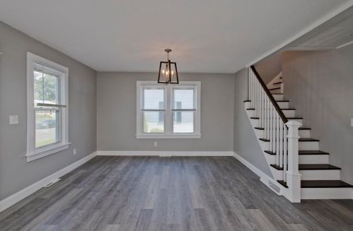 61 State St, Chicopee MA  01013-2129 exterior