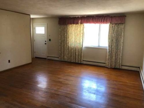 41 Gold Rd, New Hamburg, NY 12590-3405