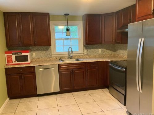 111 Ellsworth Dr, Bloomfield CT  06002-2877 exterior