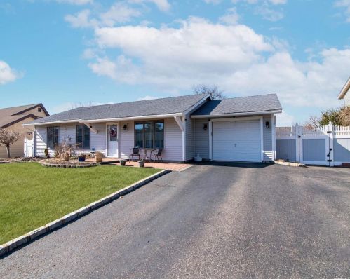 778 Greenbelt Pkwy, Holbrook, NY 11741-4213