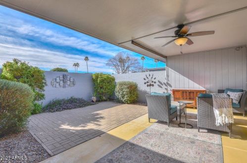 10561 Ocotillo Dr, Sun City, AZ 85373-1937