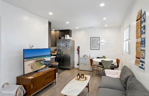 5702 Bakewell St, San Diego CA 92117-4044 exterior