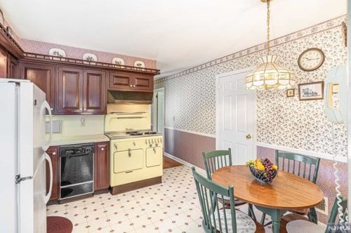 18 Winters St, Oakland NJ  07436-2623 exterior