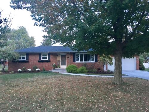 304 Meadow Ln, Walbridge, OH 43465-1206