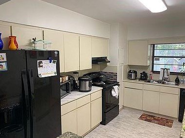 420 39th Pl, Hialeah, FL 33012-4236