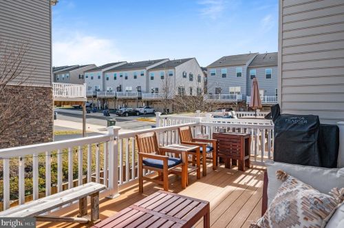 7009 Darbey Knoll Dr, Gainesville VA  20155-3634 exterior