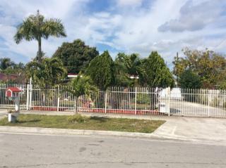 633 30th St, Hialeah, FL 33012-5330