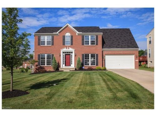 6290 Winterberry Xing, Cleveland, OH 44146-3176