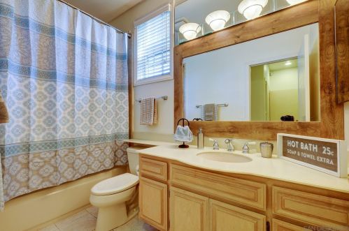 17704 Bellechase Cir, San Diego CA 92128-2097 exterior