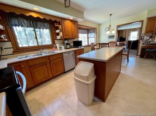 20 Kellogg St, Bethel CT  06801-1638 exterior