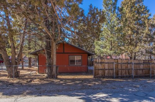 2099 4th Ln, Big Bear City CA  92314-9560 exterior