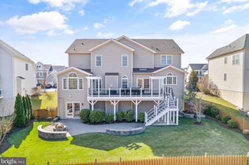 5812 Waterloo Bridge Cir, Haymarket, VA 20169-8127
