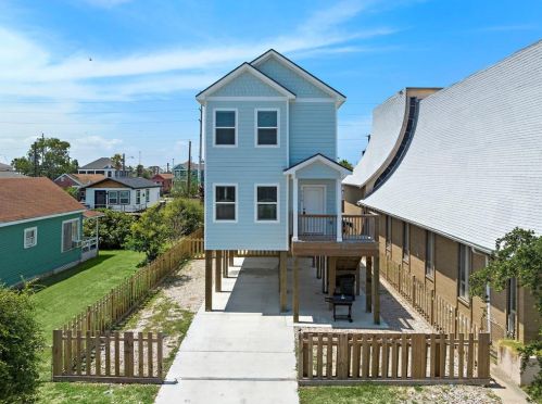 3610 Sealy St, Galveston, TX 77550-4031