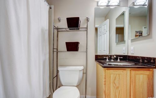 127 Cinnamon Ct, Huntington Station NY  11747-8711 exterior