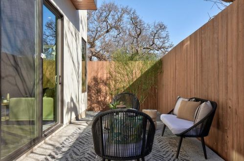 4907 Delores Ave, Austin TX 78721-2107 exterior