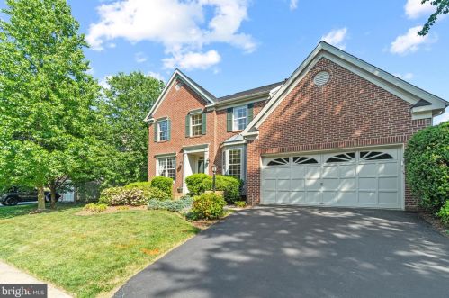 411 Lawford Dr, Leesburg, VA 20175-5040
