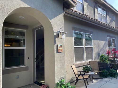 430 Caminito Azul, Vista, CA 92083-3608