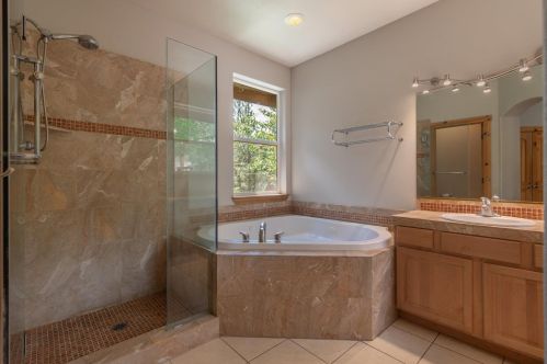 14520 Reed Ave, Truckee CA 96161-3610 exterior