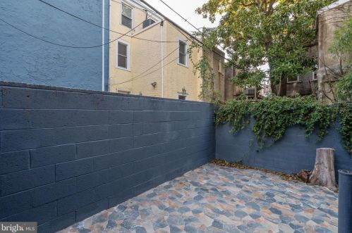 312 Manton St, Philadelphia PA  19147-5213 exterior