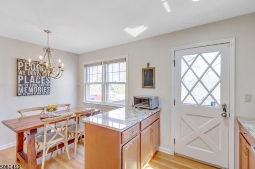 56 Lynwood Rd, Verona NJ  07044-1717 exterior