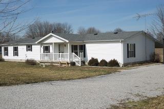 9240 Strawberry Ln, Victoria, IN 47441-5238