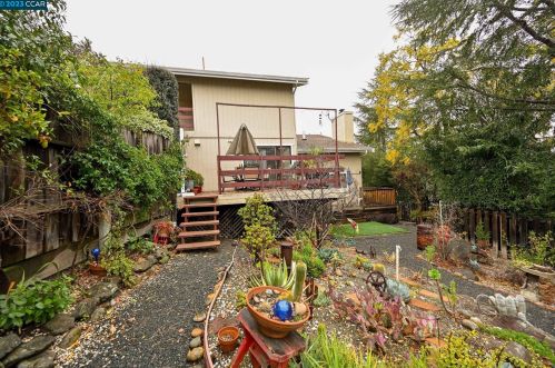 5525 Merritt Dr, Concord CA 94521-4708 exterior