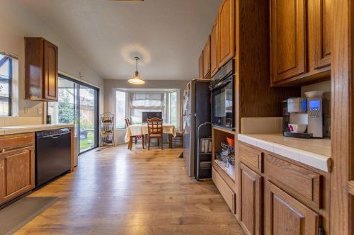 1191 Versailles Dr, Hollister, CA 95023-5044