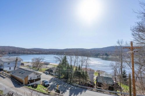 1 Lewis Ln, Belvidere NJ  07823-3123 exterior