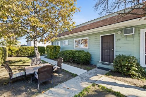 2800 Devonshire Ave, Redwood City CA  94063-3211 exterior