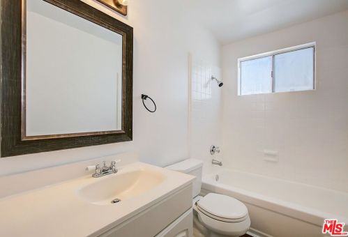 20707 Dot St, Santa Clarita CA  91350-2001 exterior