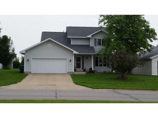 608 13th St, Pella, IA 50219-2252