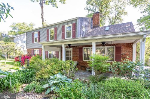 7216 Tod St, Falls Church, VA 22046-2005