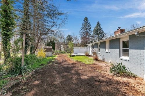 86 Woodland Dr, Northford CT  06472-1210 exterior