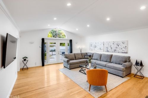 11814 Hesby St, North Hollywood CA  91607-3218 exterior