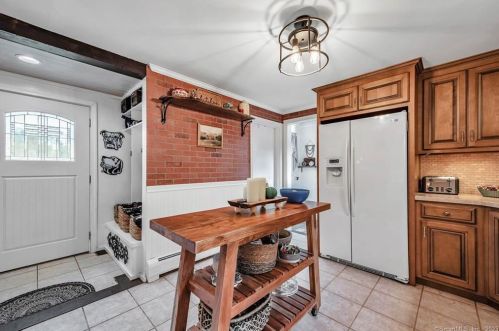 352 Shrub Rd, Bristol CT  06010-2473 exterior