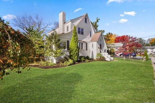 2 Tennyson St, Hartsdale NY  10530-1319 exterior