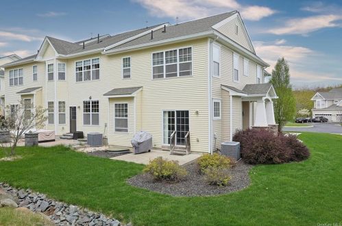 48 Avoncroft Ln, Middletown NY  10940-5086 exterior