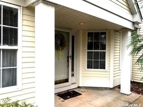 252 Glen Dr, Panamoka, NY 11961-1635